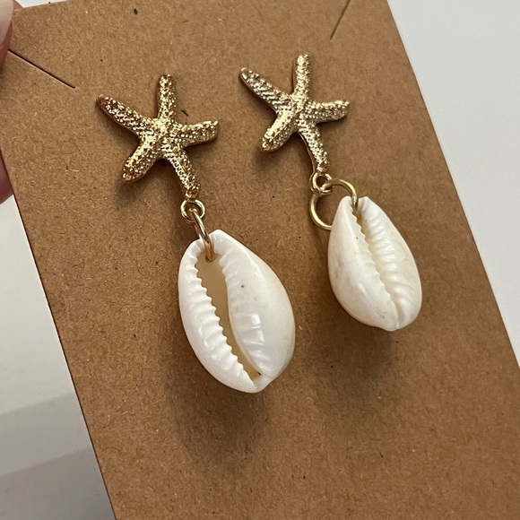 Starfish Earrings with cowrie shell | NWT - Picture 9 of 9